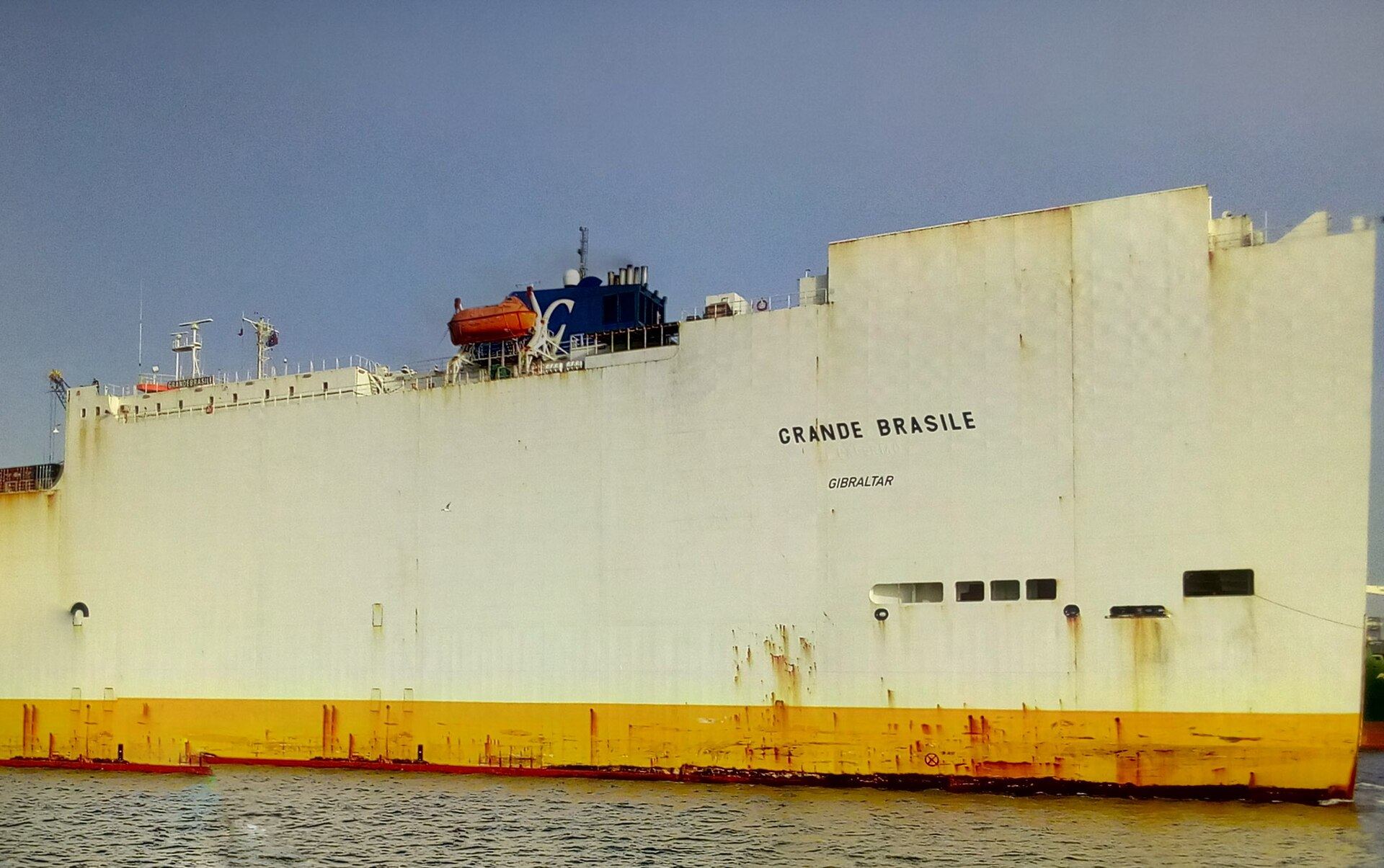 Bateau au port de Conakry